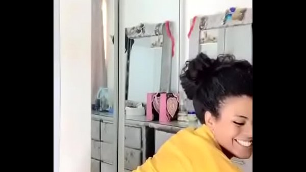 Download Video - Morena rabuda dan&ccedil;ando sem calcinha