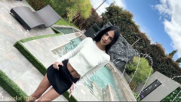 美しいイザベラ・ベルは、ランスロットの大きな黒人男性器に深く貫かれる前に、ディルドで深く遊んでいます。