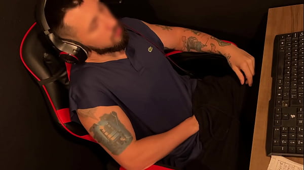 Punheta GOZANDO forte na cadeira gamer &ndash; filmad...