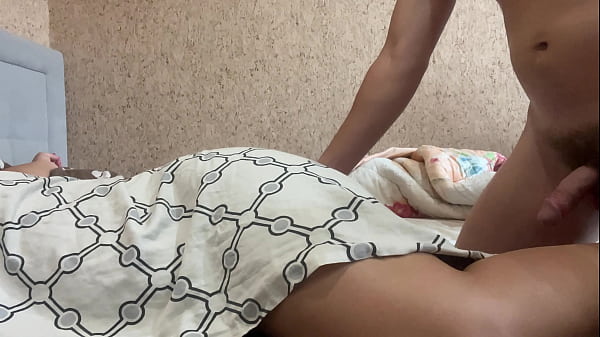 Please cum inside me!! Stepmom spread her legs to get cum