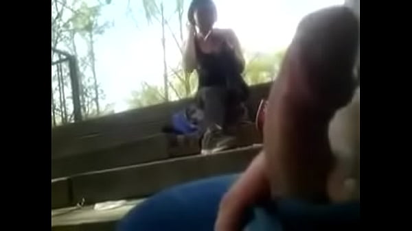 Mec Clignote La Bite Et Obtient Une Chatte