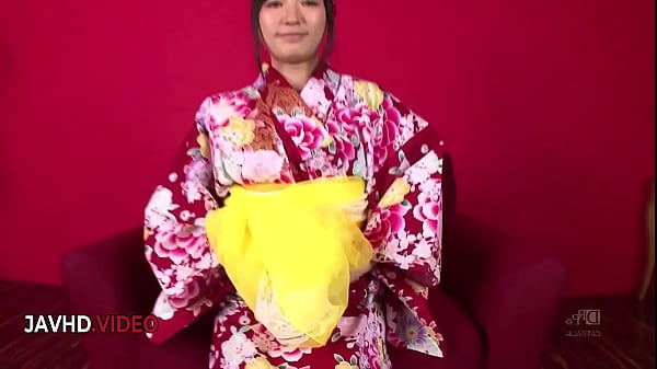 千春は日本のフェラチオをして着物姿で犯される