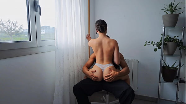 Download Video - Mi Secretaria Caliente Me Sorprende Con Un Striptease Y Tenemos Sexo Salvaje En La Oficina