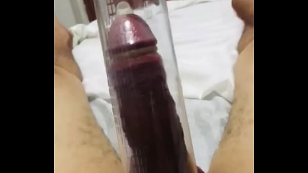 Afinando a rola com bomba peniana primeira sema...