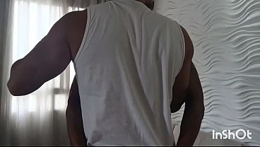 Esse playboyzinho veio s&oacute; mamar. Mas acabei arrega&ccedil;ando ele na pika ( pr&eacute;via)