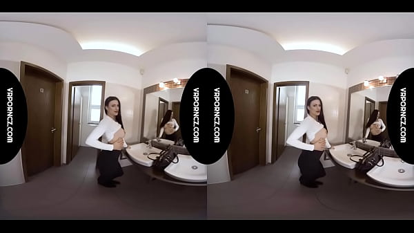 VR - Meeting in bathroom