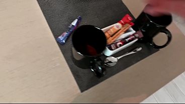 継母が休暇後に4時間ホテルを予約 &ndash; エアコン故障で裸に