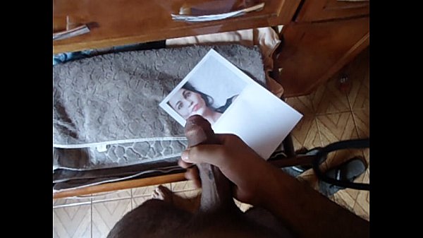 Handjob and cumshot for a hot girl