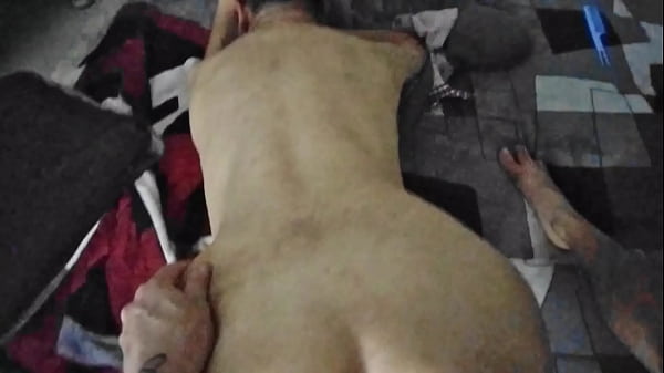 Download Video - tremenda chupada de culo que este chacal le di&oacute; a ese pasivo &comma; no pudo resistir a ponerle todo el culo en su sexy cara ZUMO DE DURAZNO 3