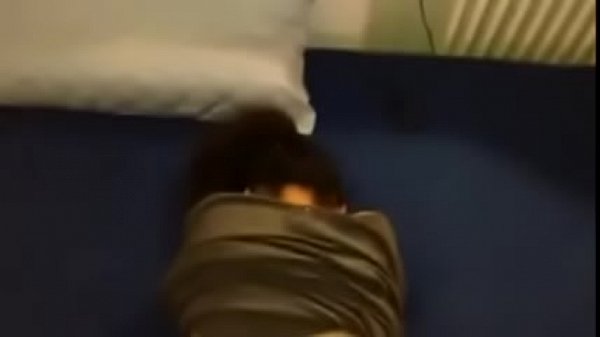 Download Video - gozando no c&uacute; da novinha