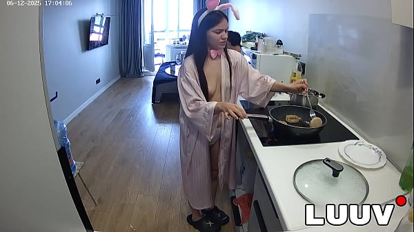 LUUV. The sexy Grossy cooks dinner topless on home camera