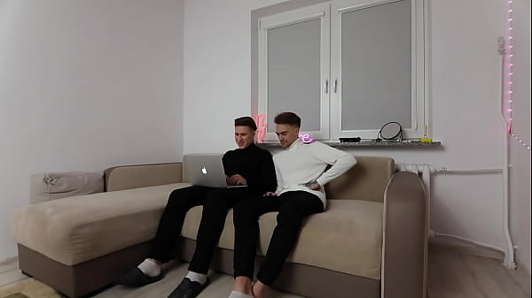 Sisters Mia and Bella decided to check which of their guys has a bigger dick