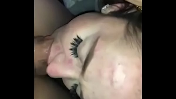 Französische Stiefschwester Deepthroat Sperma Im Mund Schreit „Fick Mich In Den Mund“