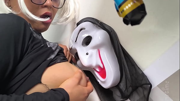 I fucked her tight ass!! Stepmom dressed up as a sexy witch. She asked me to record her with my cell phone, then I got excited watching her and played with my tongue in her big pussy.