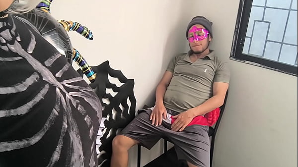 I fucked her tight ass!! Stepmom dressed up as a sexy witch. She asked me to record her with my cell phone, then I got excited watching her and played with my tongue in her big pussy.