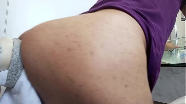 Download Video - Delicia escorregar o cuzinho neste consolo grande&comma;que del&iacute;cia &commat;&excl;&excl;&excl;