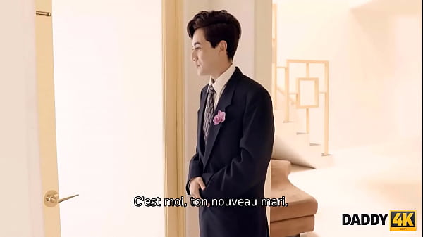 Download Video - DADDY4K&period; La petite ne se sent pas f&acirc;ch&eacute;e de le faire avec son beau-p&egrave;re