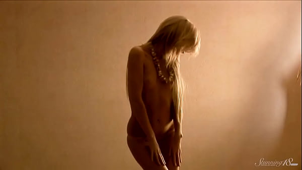 Erotic Dream Tour Of The Naked Body Of Sexy Vixen Sarah