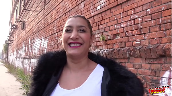 GERMAN SCOUT - ECHTE REIFE KURVIGE BERLINER MIL...