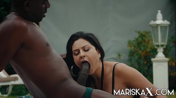 Download Video - MARISKAX Mariska gets fucked by black cock outside