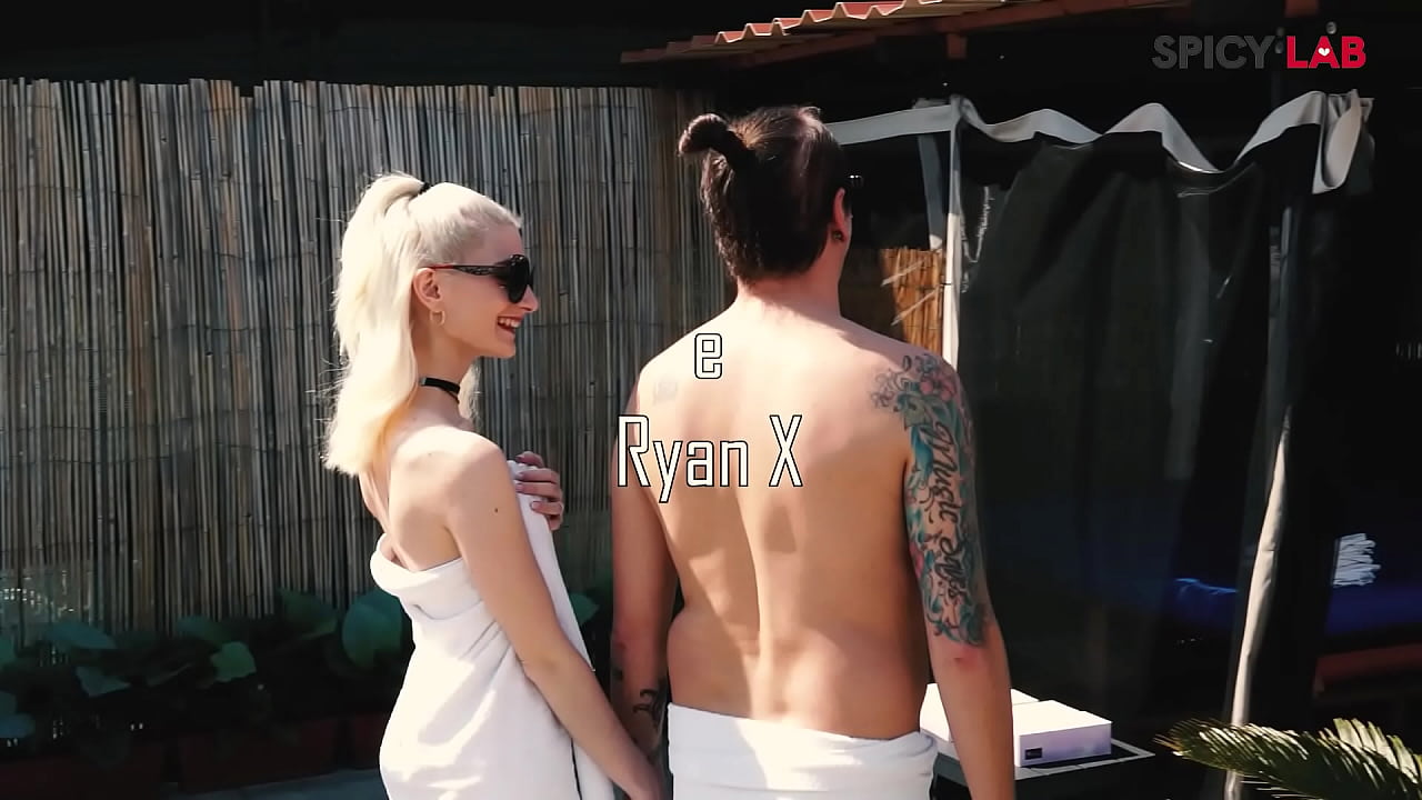 Primera vez en un club swinger - sexo en público y mamada swing
                      outdoor blowjob cum swallowing first time facial cumshot small tits 1 on 1 small ass muchos negros