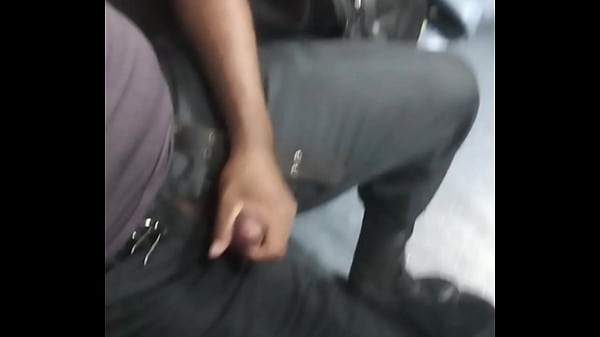Download Video - Batendo uma dentro do &ocirc;nibus cheio de tes&atilde;o