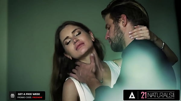 21 NATURALS - Sexy Brunette Mary Rock Fuck Hard And Sensually With Her Date