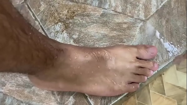 Download Video - Pesinho mais lindo &comma; e de rola dura no banho