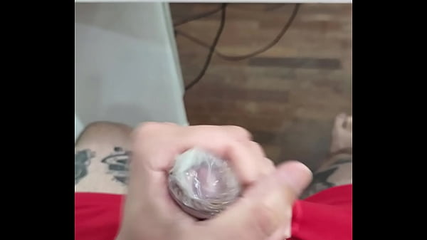 FETICHE - GOZANDO DENTRO DA CAMISINHA