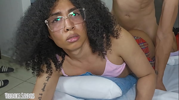 Download Video - Mi vecino viene a romperme la Colita - Veronica Sanders