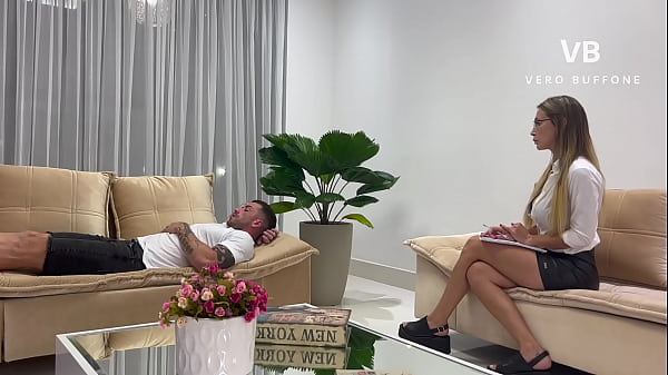 Psychologist with big ass fucks her patient in her first session