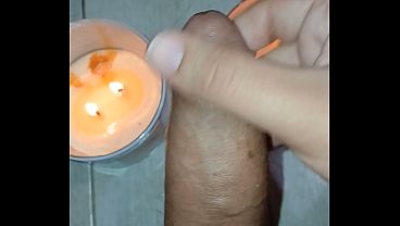 集中力を高めるために香りのよいキャンドルを灯しながらオナニーを楽しみます。