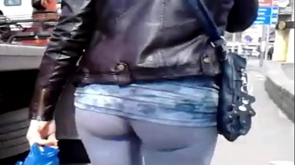 Sexy in yoga pants on sstreet