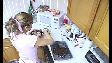 小さな胸の若い女性トパンガが焼かれてオーガズムを迎える