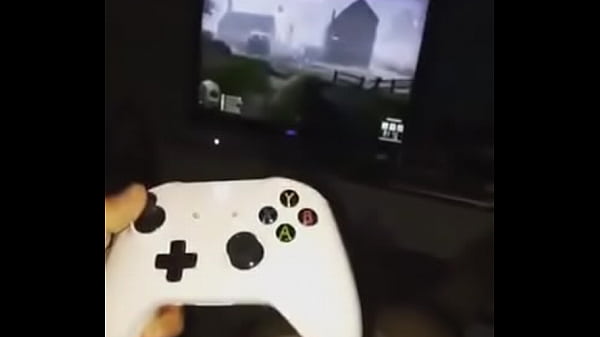 Download Video - me la chupa mientras juego