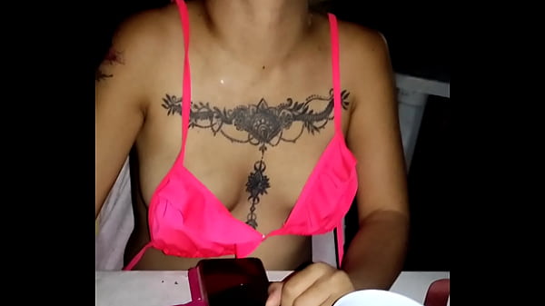 Fiz uma festinha em casa e minha mulher acabou dando pro entregador de Ifood