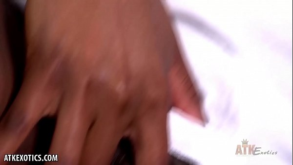 Curvy Kinsley Karter masturbates solo
