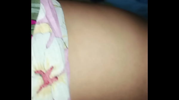 Di ajak ibu mertua ngentot pantatnya