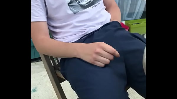 Roger cum on julbi’s mouth