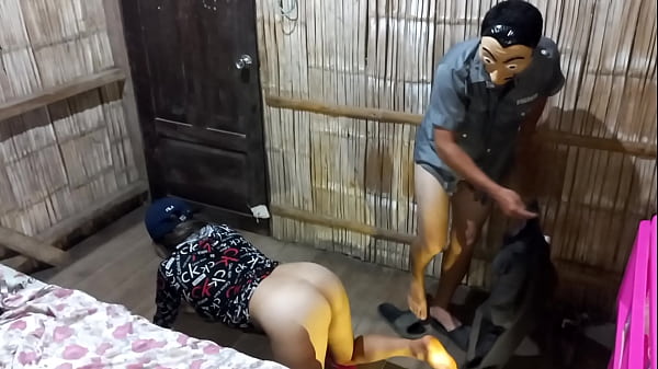 Download Video - MADRASTRA se absorbe la leche del HIJASTRO de 18 a&ntilde;os en plena crisis sexual de su marido el cornudo&excl;&excl; PORNO REAL CASERO&period; MADRASTRA FOLLANDO CON EL HIJASTRO