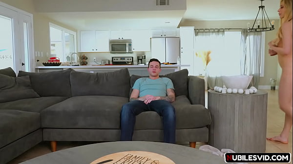 MILF Teach Porn S19-E4 Not Looking At Stepmommy Aiden Ashley