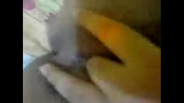 mi madre se mete el puno en el culo i me la come