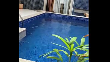 TRES MACHOS SE PAGANDO NO MOTEL