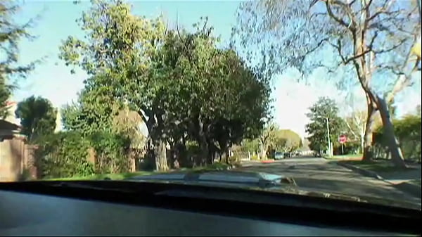 Madre soltera se deja follar sin cond&oacute;n y termina con el co&ntilde;o lleno de semen