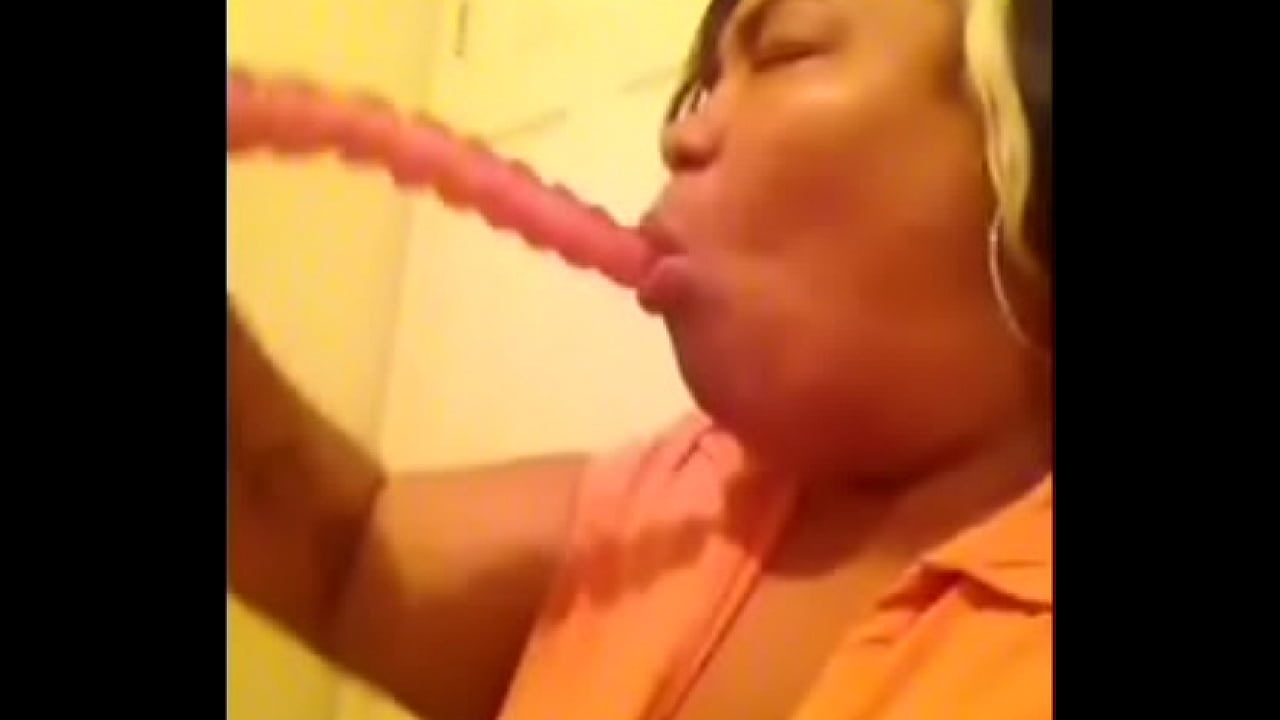 Madame Butterfly, conocida como Gigi Starr, chupando un consolador de 25 cm
                   dildo amateur bj spit deepthroat dicksucking gag oral bbw head fellatio sloppy muchos negros