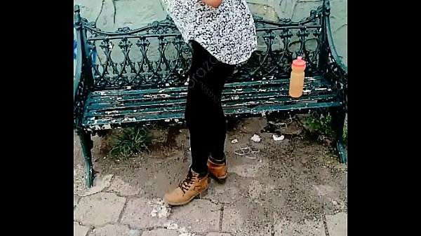 Download Video - PIC&Aacute;NDOLE EL CULO EN P&Uacute;BLICO