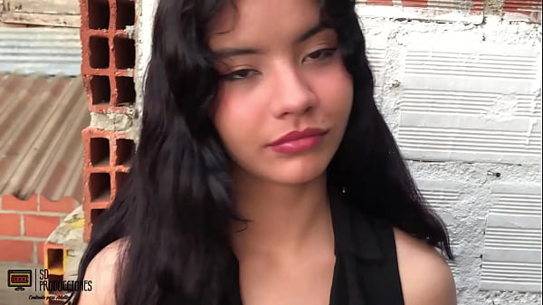 Download Video - Mi vecino se pone muy cachondo al tomarme unas fotos y me folla el co&ntilde;o