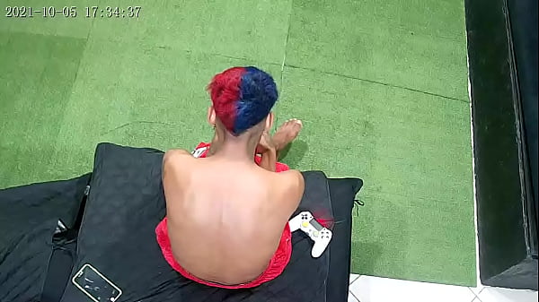 I want Toy to fuck my wife but he doesn't leave the PS4. Paty Butt - Wallif Santos