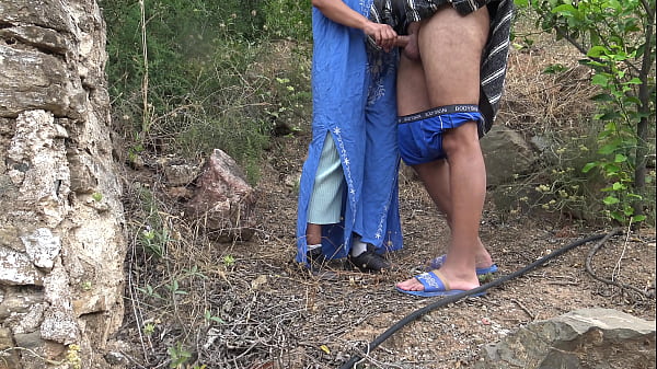 Curvy Arab slut wife gets hardcore fucking in the outside