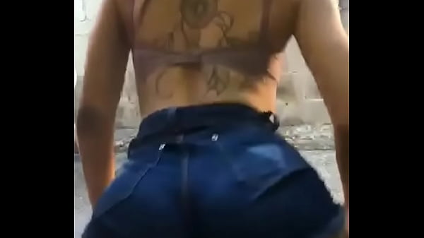 Hot girl dancing funk